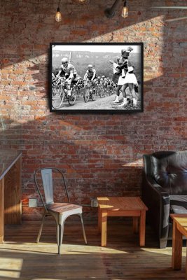Plakat w stylu vintage Tour de France Fotografia Riders Pass Majorettes
