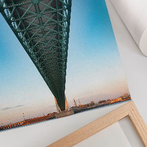 Plakat premium przedstawiający widok spod mostu