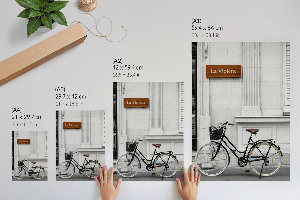 Plakat premium Rower pod ścianą