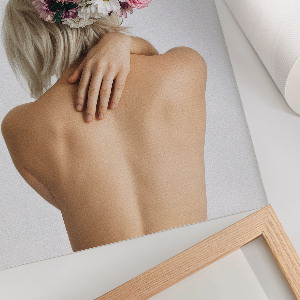 Plakat premium Kobieta z bukietem