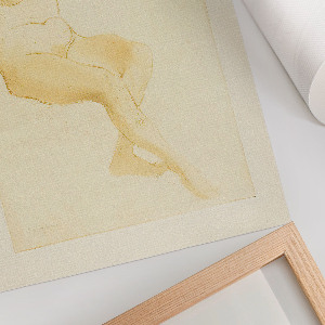 Plakat premium Kobieta poprawiająca włosy