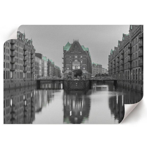 Plakat na płótnie Miejski kanał