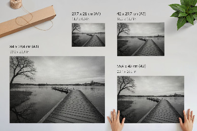 Plakat przedstawiający pomost nad jeziorem